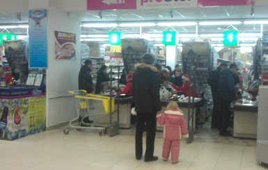 В Днепропетровских супермаркетах – очередь за мандаринами