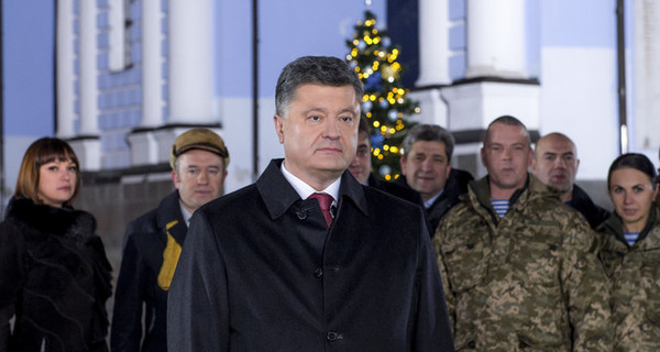 Два украинских канала показали новогоднее обращение Порошенко вместо Зеленского