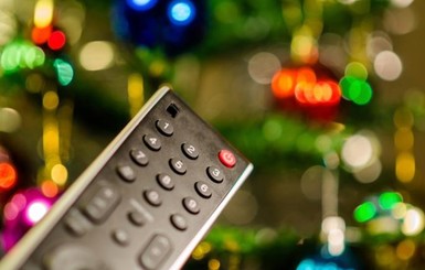 Обзор новогоднего телеэфира: Шутки ниже пояса, скандал с Кобзоном и банальные песни-пляски