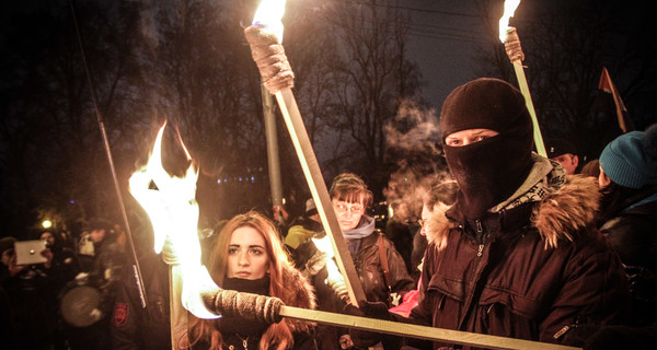 Факельное шествие в честь Бандеры в Киеве: перекрытые улицы и часовой митинг