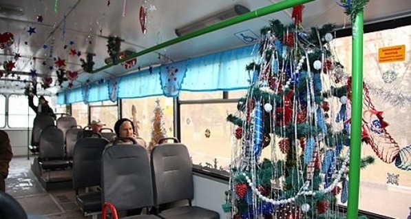 Днепропетровцев покатают в троллейбусе с Дедом Морозом