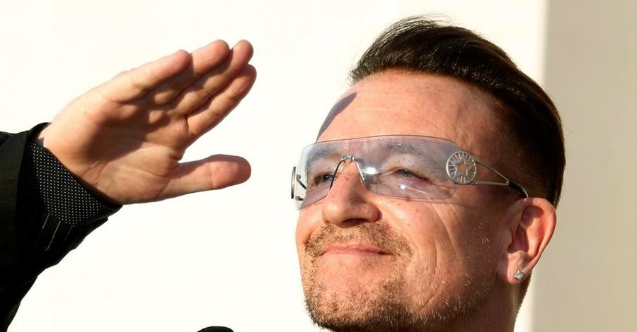 Боно из U2 из-за сломанной руки собирается бросить сцену