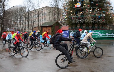 В Виннице состоялся велопарад Дедов Морозов - 2015 