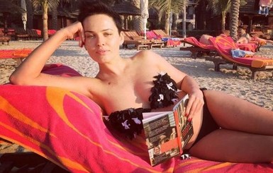 Даша Астафьева показала себя на пляже в Эмиратах