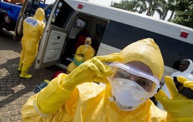 Ученые начали испытания вакцины против Эболы на 72 добровольцах