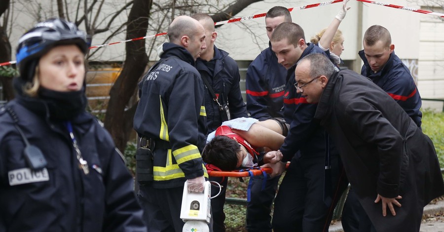 Во Франции взорвали редакцию журнала и расстреляли 12 человек 