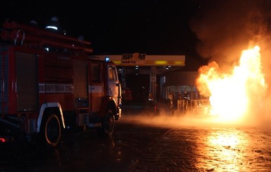 Под Киевом на заправке произошел большой пожар