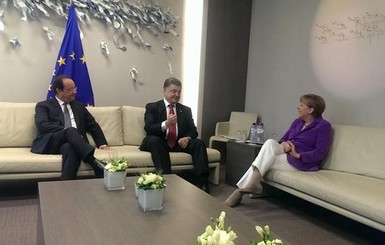 Олланд, Меркель и Порошенко обсудили ситуацию в Украине