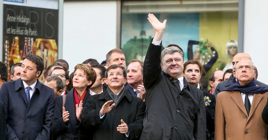 Порошенко в Париже: Украина, как никто, понимает боль Франции