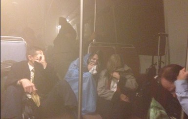 В Вашингтоне в результате задымления в метро один человек погиб, десятки - в больницах