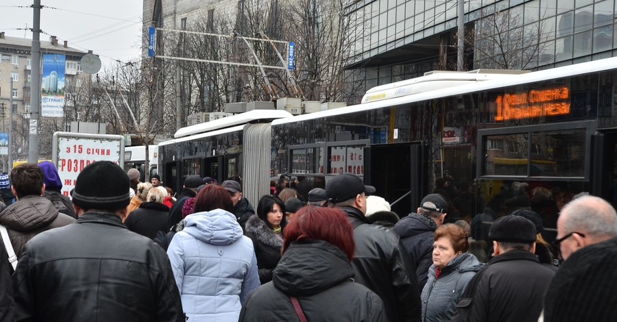 В Киеве убрали несколько маршрутов трамваев и автобусов