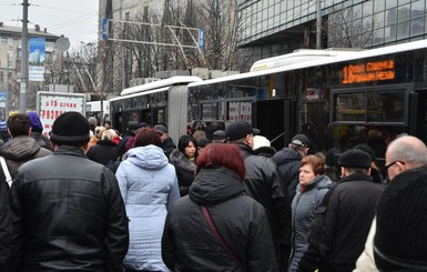 В Киеве убрали несколько маршрутов трамваев и автобусов