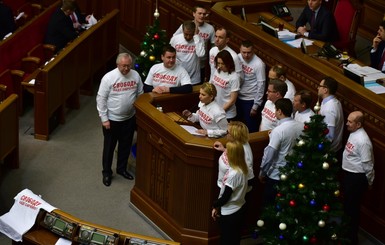 Депутаты Рады приняли обращения к ПАСЕ и мировым лидерам с призывом освободить Савченко
