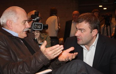 Михалков и Пореченков считают, что России нужен патриотический интернет и ТВ