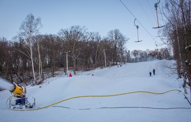 В Киеве в Голосеево открылась лыжная трасса