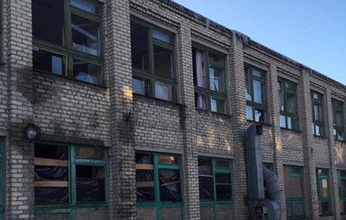 МВД: в Авдеевке обстреляли училище и дом престарелых