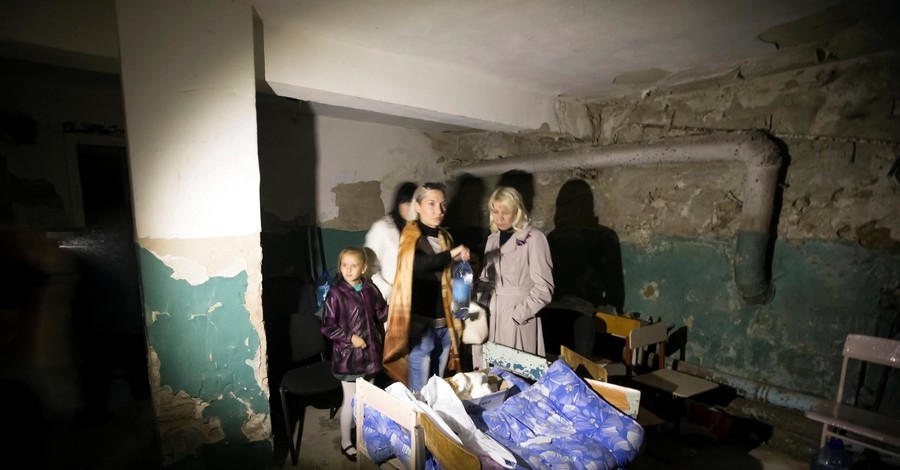 На Луганщине люди снова прячутся по подвалам из-за обстрелов
