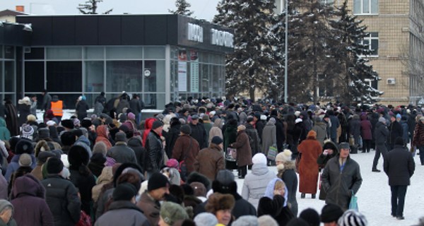 Жительница Горловки: За гуманитарной помощью очередь нужно занимать в 3 часа ночи