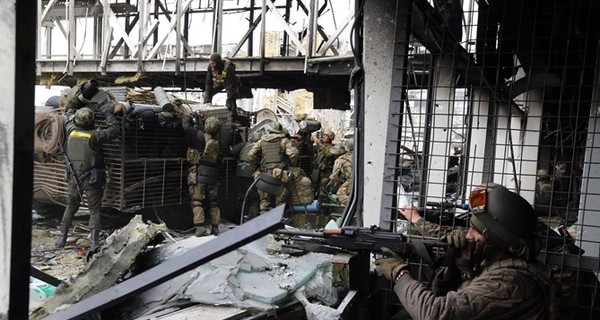 В аэропорту Донецка снова бой, один солдат погиб