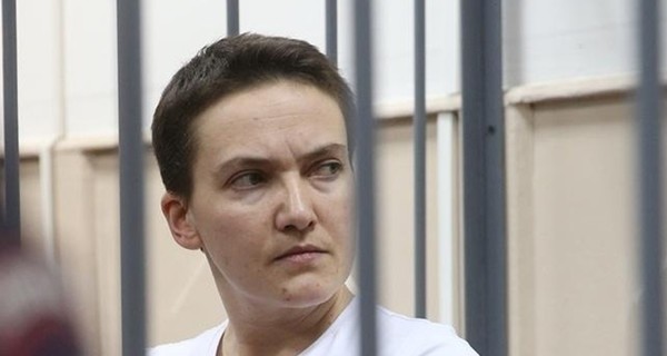 Савченко отказывается есть, принудительное кормление считает пытками