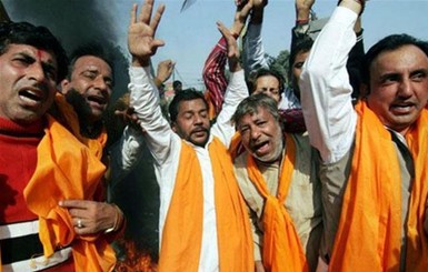 В Индии индуисты заживо сожгли трех мусульман