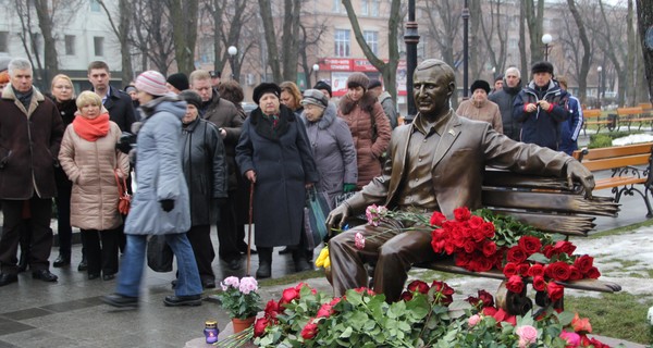 В Кременчуге открыли памятник мэру Бабаеву и закончили расследовать его убийство