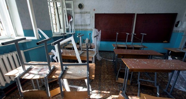 В Донецке война закрыла двери школ и вузов