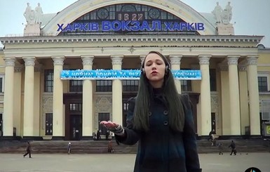 Харьковчанка исполнила гимн Украины на языке жестов