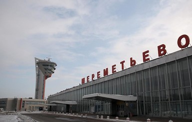 В Москве никого не выпускают из самолета с пассажиром, у которого признаки Эболы