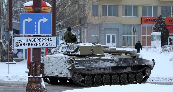 Села на Луганщине обстреляли из танка, минометов и 