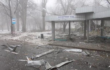 В Донецке снаряд попал в остановку: один человек погиб