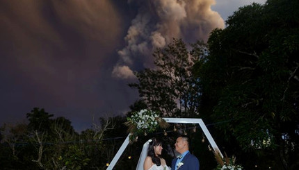 Свадьба во время извержения вулкана Тааль