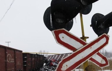 В Запорожской области взорвали мост, по которому шел товарняк 