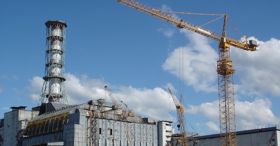Строители укрытия над Чернобыльской АЭС заявили, что им не платят