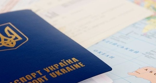 Сотня украинцев уже получила биометрические паспорта
