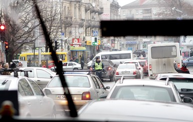 Именем Порошенко устроили транспортный коллапс в Днепропетровске