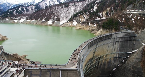 На строительстве гидроэлектростанции во Вьетнаме рабочих смыло водой