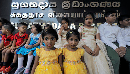 На Шри-Ланке тысячи близнецов пробовали побить мировой рекорд