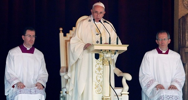 Папа Римский помолился за погибших в Украине