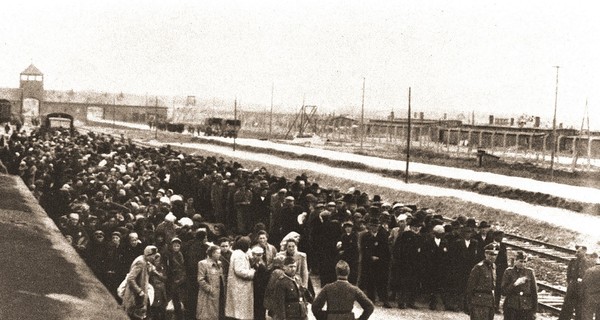 Польша поминает узников Освенцима 