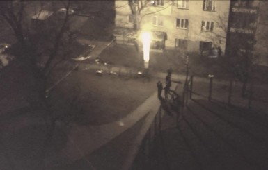 Соцсети: В Днепровском районе Киева прогремел взрыв во дворе жилого дома  