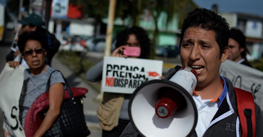 В Мексике нашли тело похищенного журналиста без головы