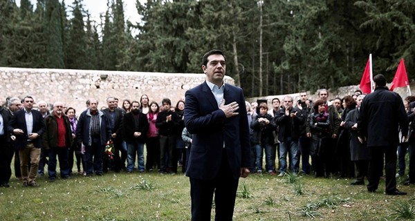 Новое правительство Греции пришло на церемонию присяги без галстуков