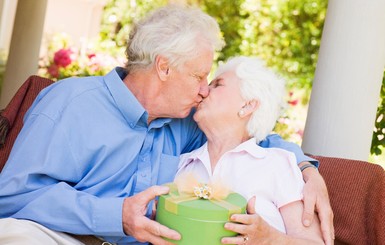 Треть пенсионеров не забывают о сексе даже после 70 лет
