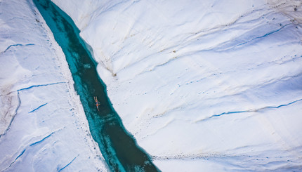 Льюис Пью проплыл по реке в Антарктиде