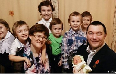 Опубликованы фото многодетной россиянки, которую  обвинили в госизмене из-за звонка в посольство Украины