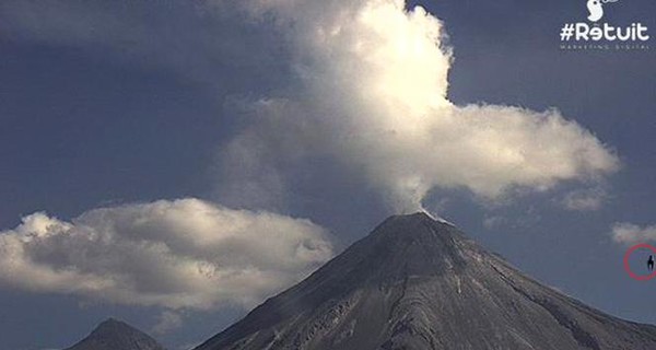 Жители Мексики засняли, как из вулкана вылетел НЛО