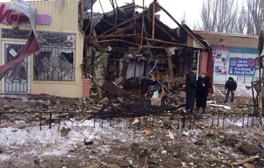 Станицу Луганскую обстреляли из танка, военных пытаются оттеснить из Дебальцево