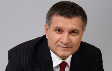 Аваков рассказал, из-за чего Интерпол не ищет Захарченко и остальных экс-чиновников