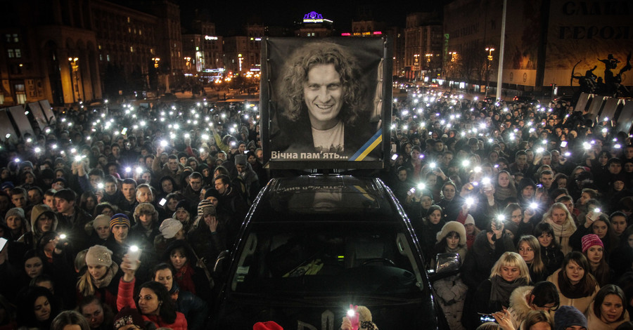 В Киеве на Майдане народ собрался почтить память Кузьмы: пришли Павлик, Джеджула, Руслана